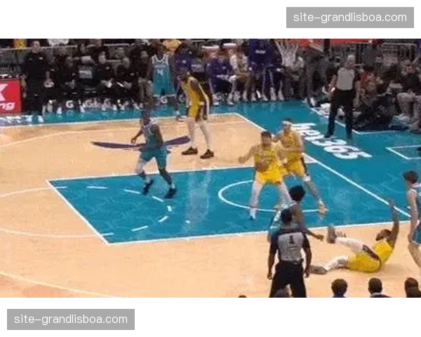 塞克斯顿防守端超出预期 抢断数据体现防守积极性与预判能力 塞克斯顿防守端超出预期 抢断数据体现防守积极性与预判能力